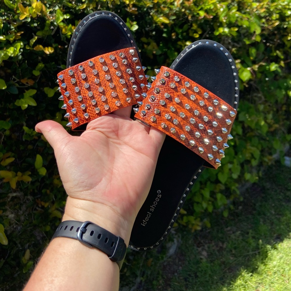 Ideal Shoes- Spiked slip-on slide sandals - Orange